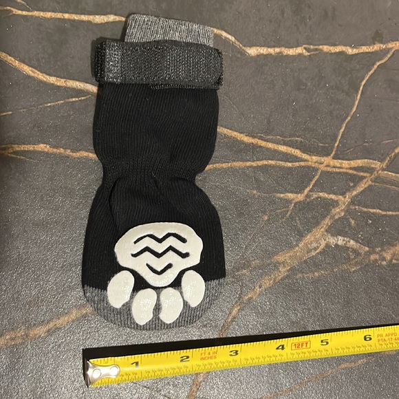 SCIROKKO 2 Pairs Anti-Slip Dog Socks with Golden Paw Pattern - Medium - Picture 3 of 8